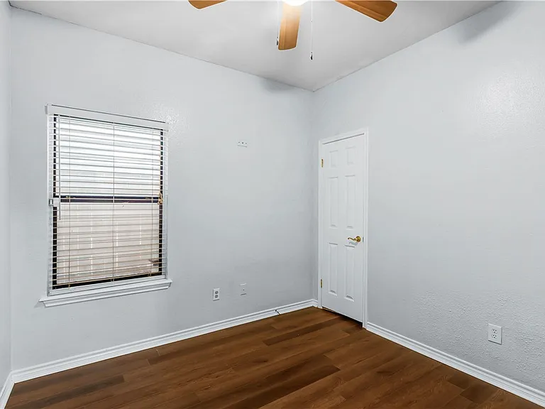 7658 Clearbrook Dr — Photo 18