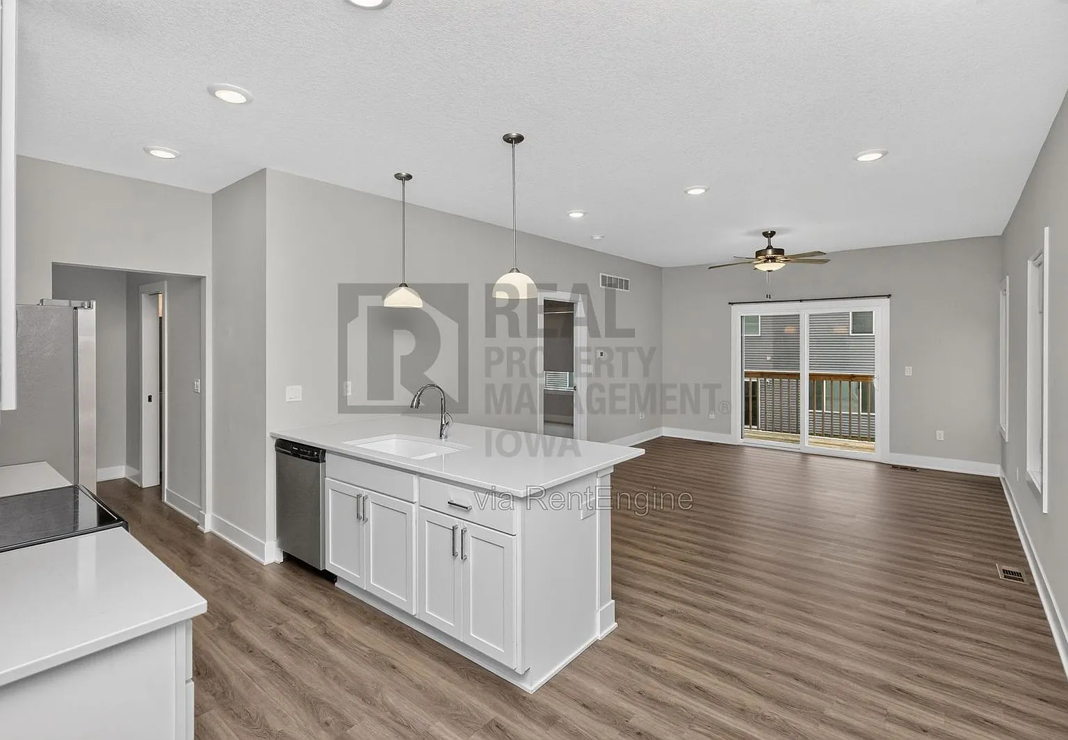 3 bed, 3.0 bath, 831 sqft, $1,850 — Photo 4