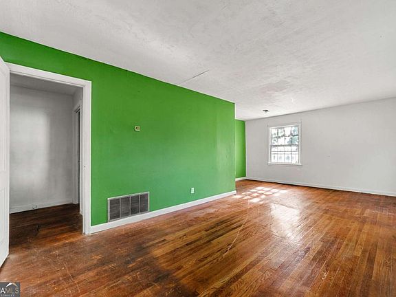 3rd image of 1851 Penelope Rd NW