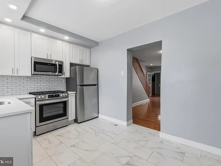 2340 S Hutchinson St — Photo 15