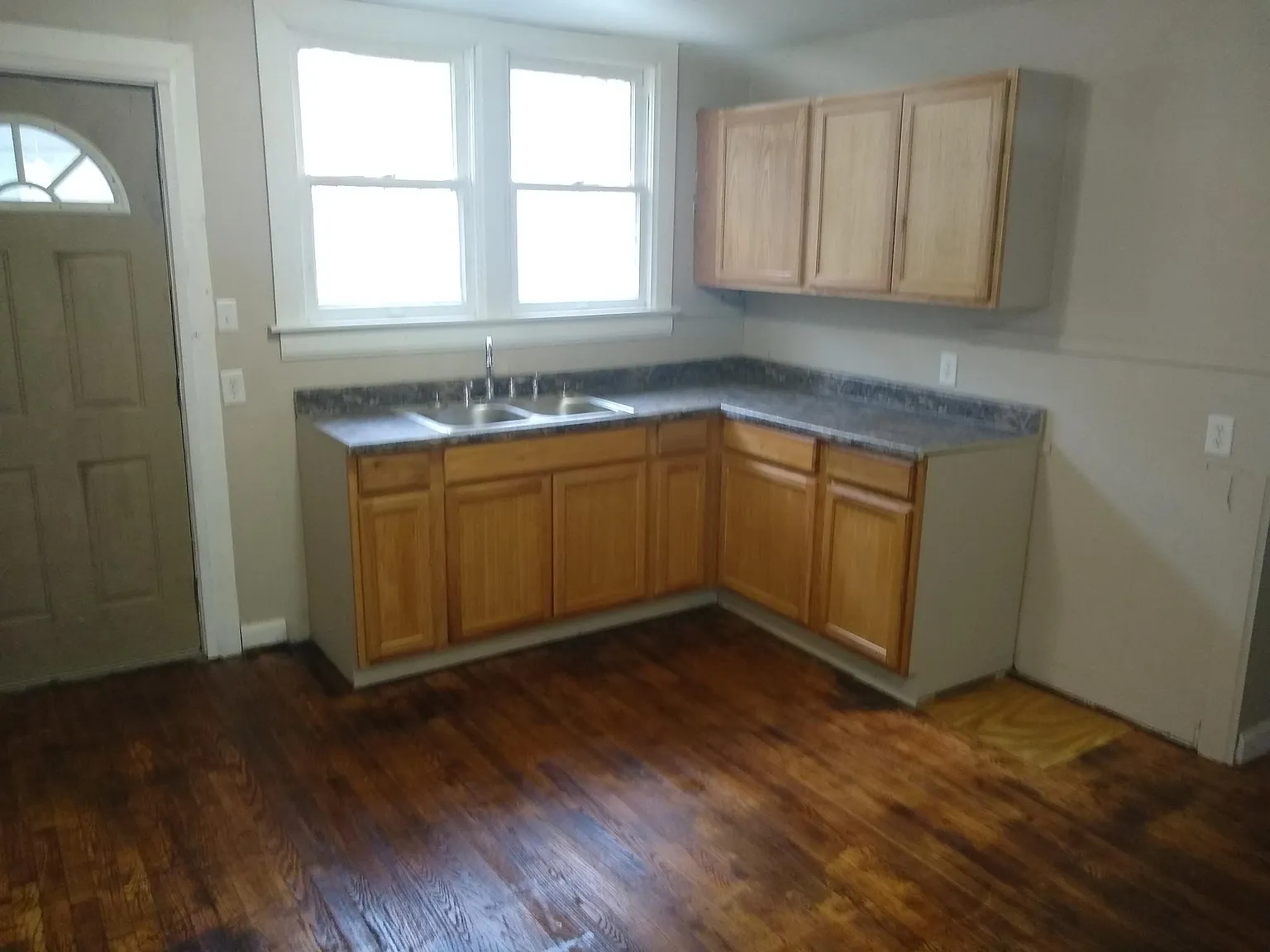 918 Boston St — Photo 3