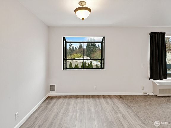 5th image of 12300 33rd Avenue NE #202