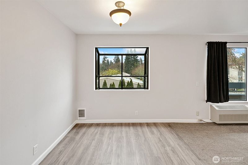5th image of 12300 33rd Avenue NE #202