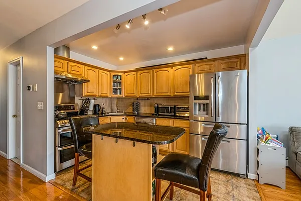 Sold by Samuel Realty Group LLC | media 6