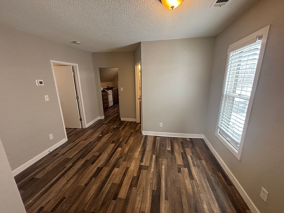 1st image of 906 22nd Ave NE Unit 2