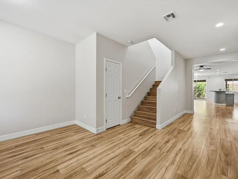 7658 Engleberg Ave — Photo 7