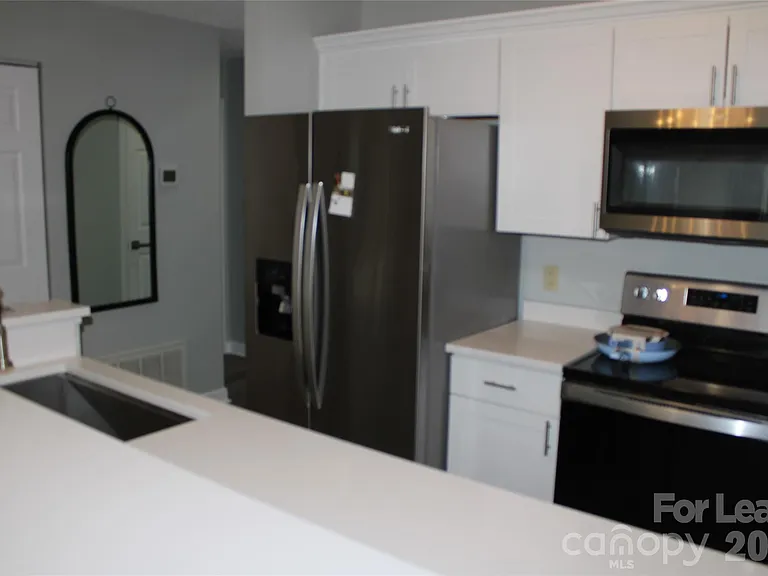 17919 Kings Point Dr #E — Photo 3
