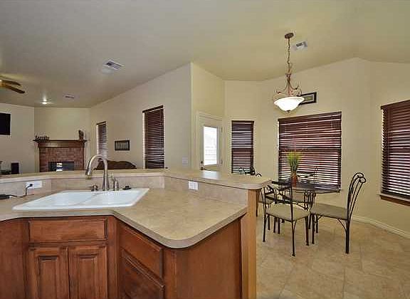 4th image of 1705 Dorothy Dr