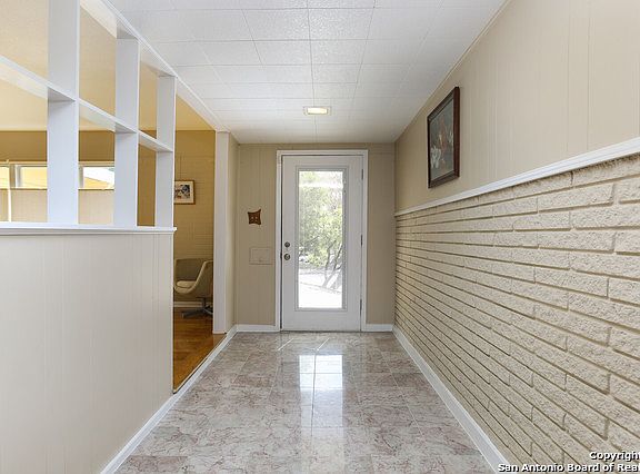 4th image of 323 W Glenview Dr
