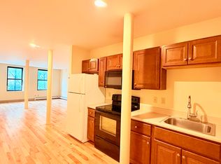 191 College St #203, Burlington, VT 05401