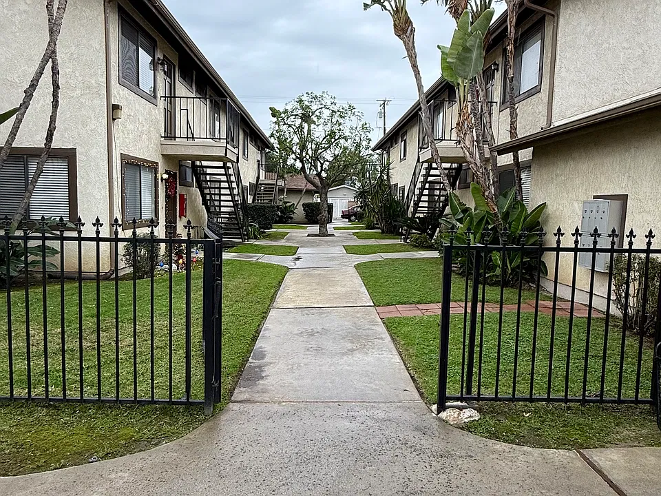 407 N Dalton Ave #2