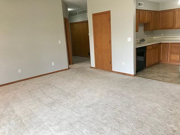 4th image of 950 67th St Unit 313