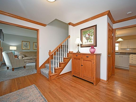 3rd image of 134 Lakefield Dr