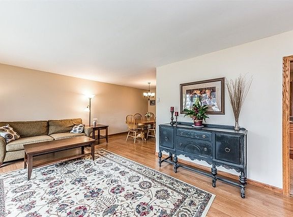 5th image of 9716 S Kilbourn Ave