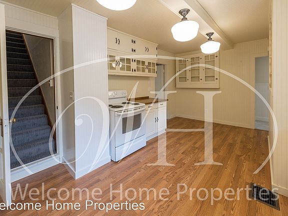 4th image of 833 Hobson St