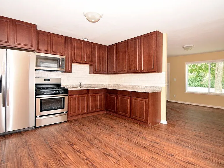 105 S Bartlett Rd — Photo 6