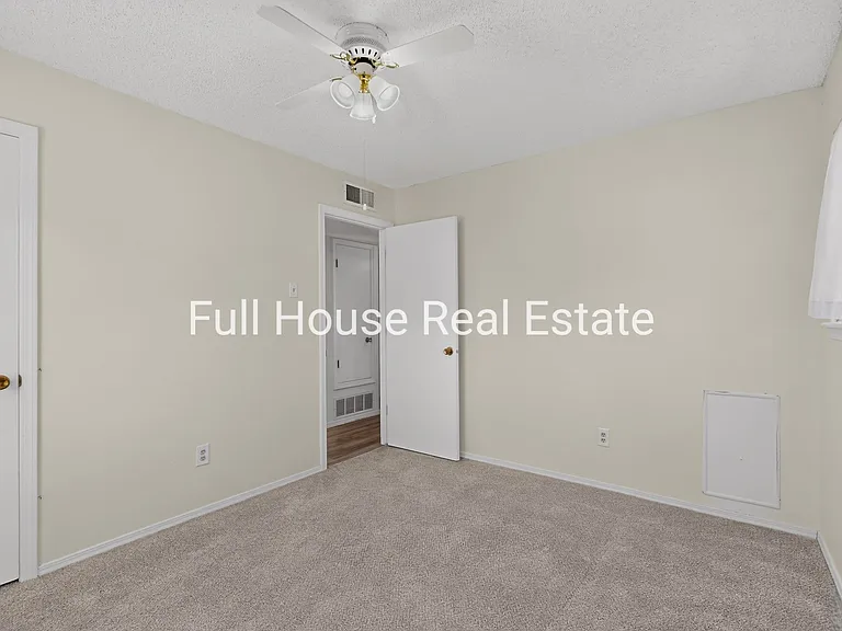 2309 Saturn Pl NE — Photo 32
