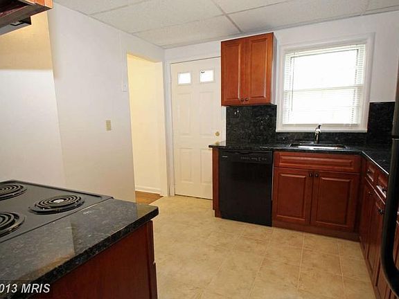 4th image of 3300 Ayers Dr