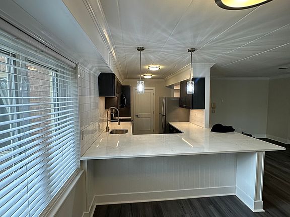 2nd image of 100 Campbell Cir #D-30