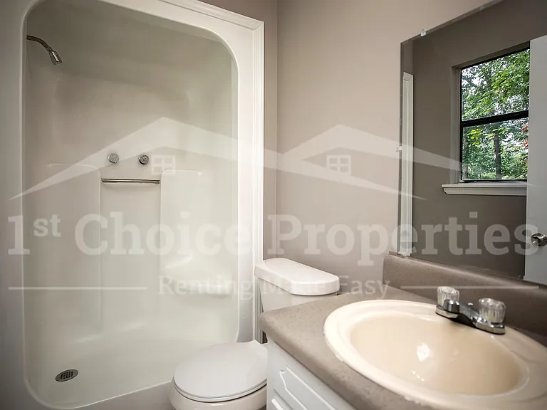 3142 Sleepy Hollow Dr — Photo 12