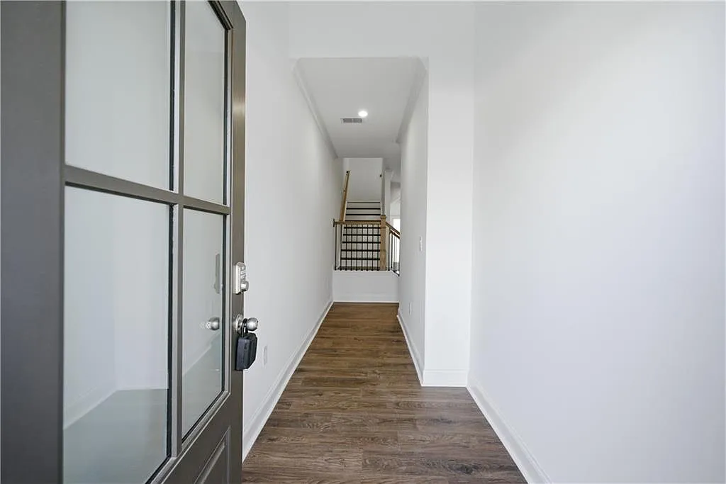 3 bed, 3.5 bath, 2594 sqft, $3,000 — Photo 4