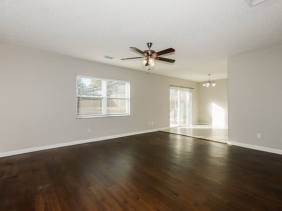 4th image of 318 Regal Park Dr