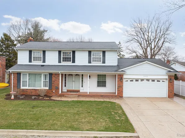 2695 Wareing Dr, Lake Orion, MI 48360