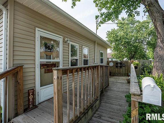 3rd image of 1402 Trout Ave