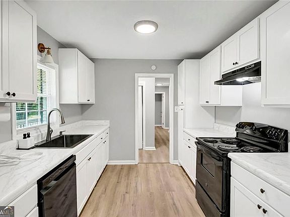 5th image of 431 Pineridge Dr