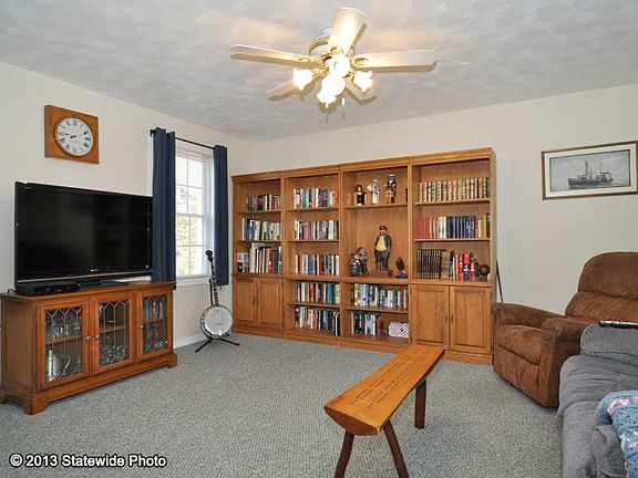 3rd image of 306 Lynne Ln