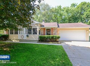 102 McCormick Dr, Dekalb, IL 60115