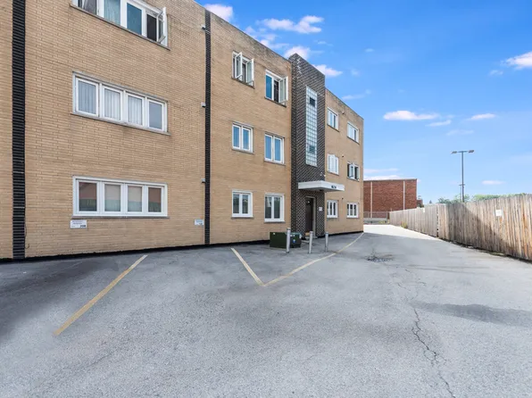 8620 W 95th Pl APT 209, Hickory Hills, IL 60457