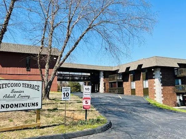 180 Wilshire Drive #92, Hollister, MO 65672