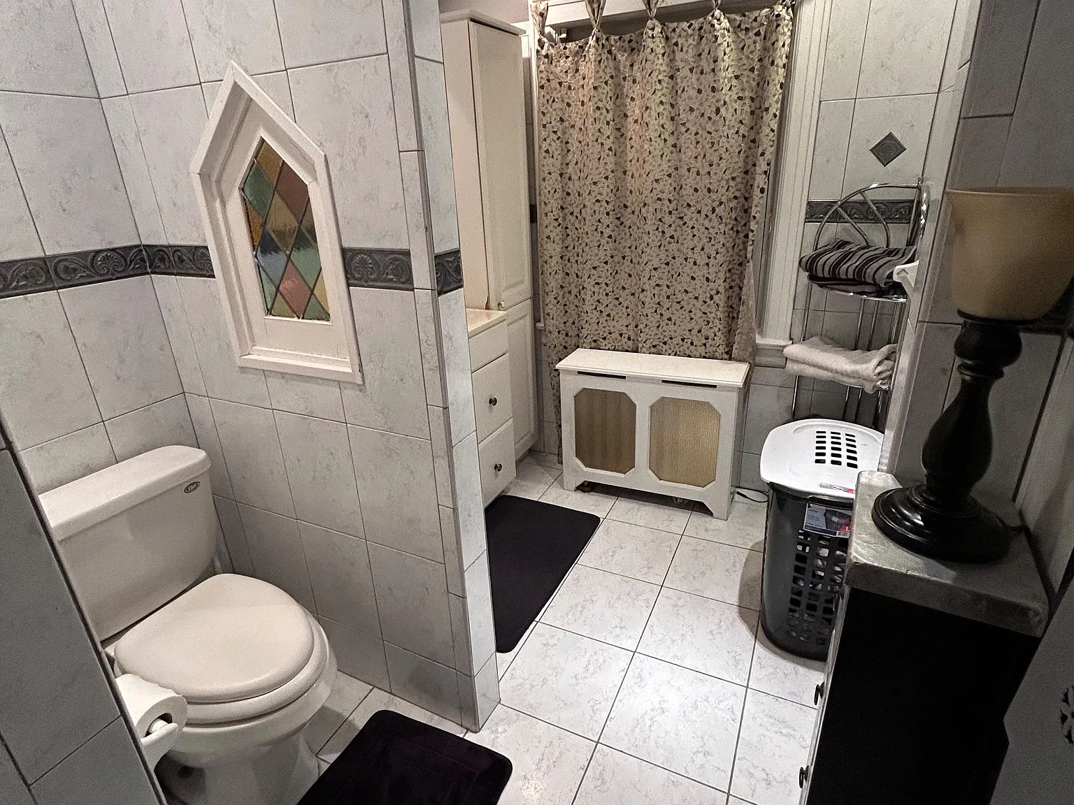 4 bed, 1.0 bath, 2200 sqft, $1,473 — Photo 4