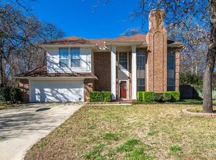 733 Meadow Crst, Azle, TX 76020