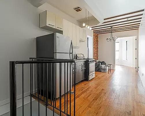 1st image of 913 Saint Johns Pl #1F