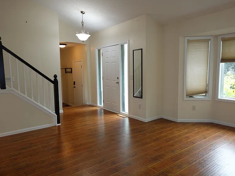 4602 Pierce St NE — Photo 4