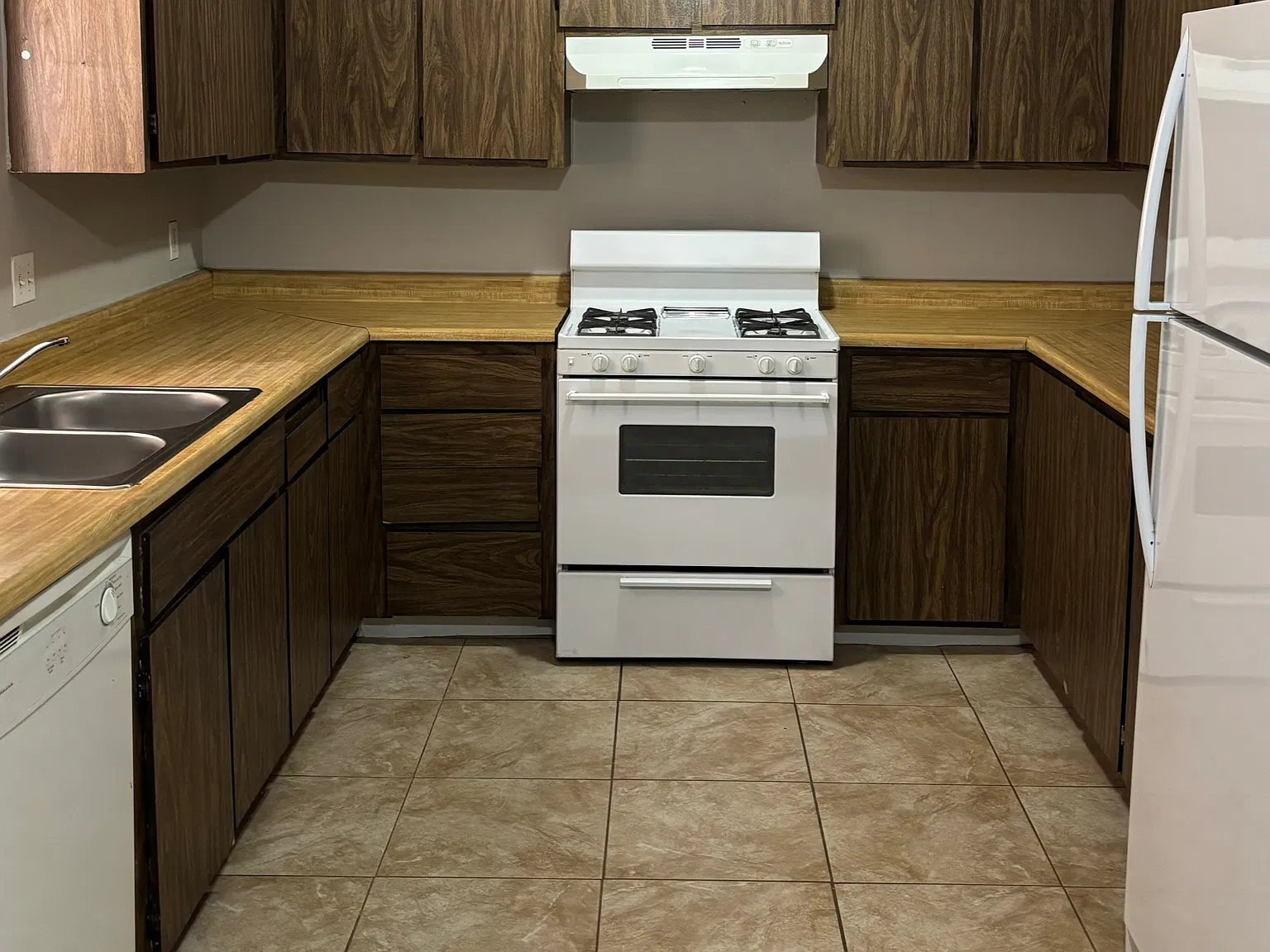 1613 Cordoba Ln — Photo 2