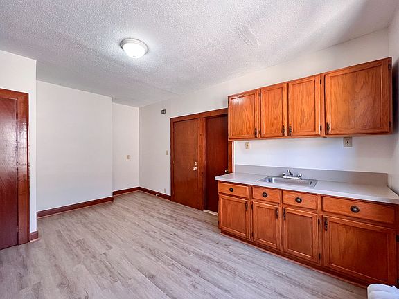 3rd image of 411-413 Franklin Ave #3N