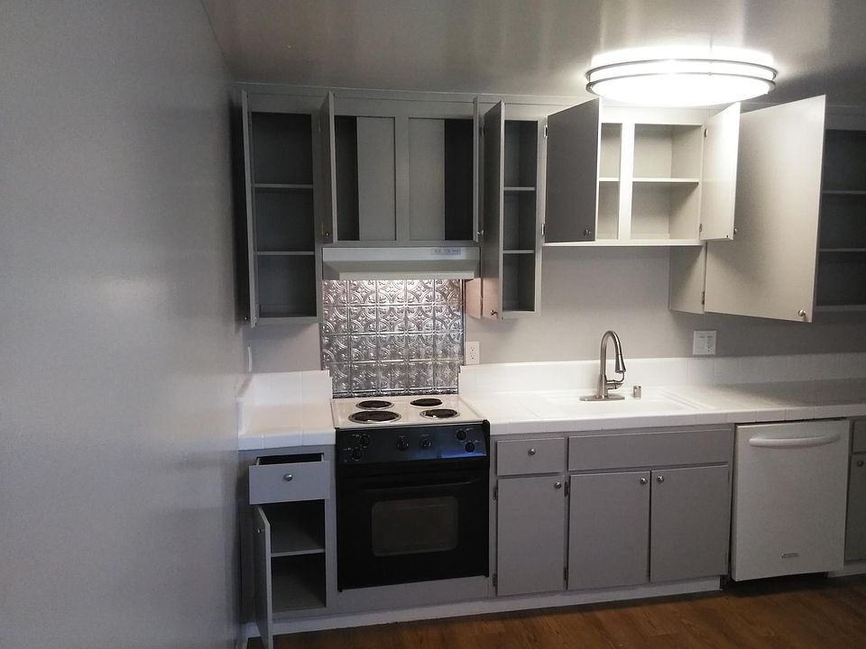 Roomy updated kitchen! 