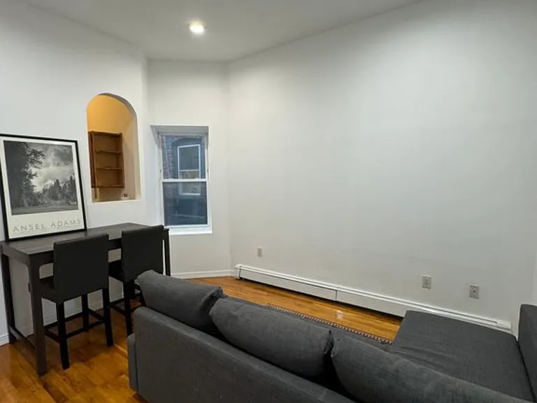 57 Saint Pauls Ave #4R — Photo 2
