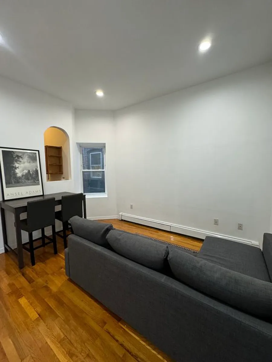 Building Photo - 57 Saint Pauls Ave #4R