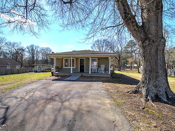 2nd image of 92 S Avery Rd SW