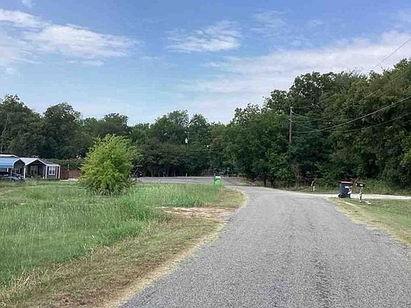 Exterior Neighborhood (street photo)