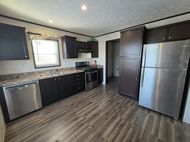 2nd image of 226 Cardinal Ln #226