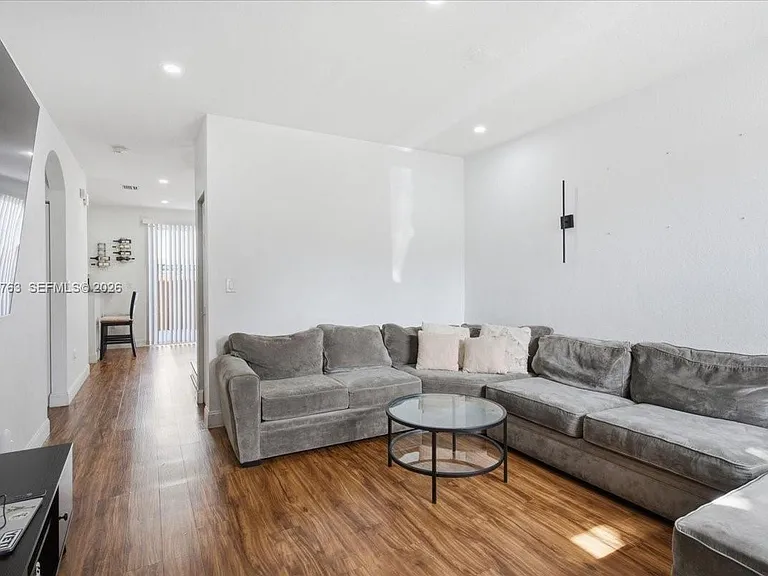 976 NE 42nd Ave #0 — Photo 14