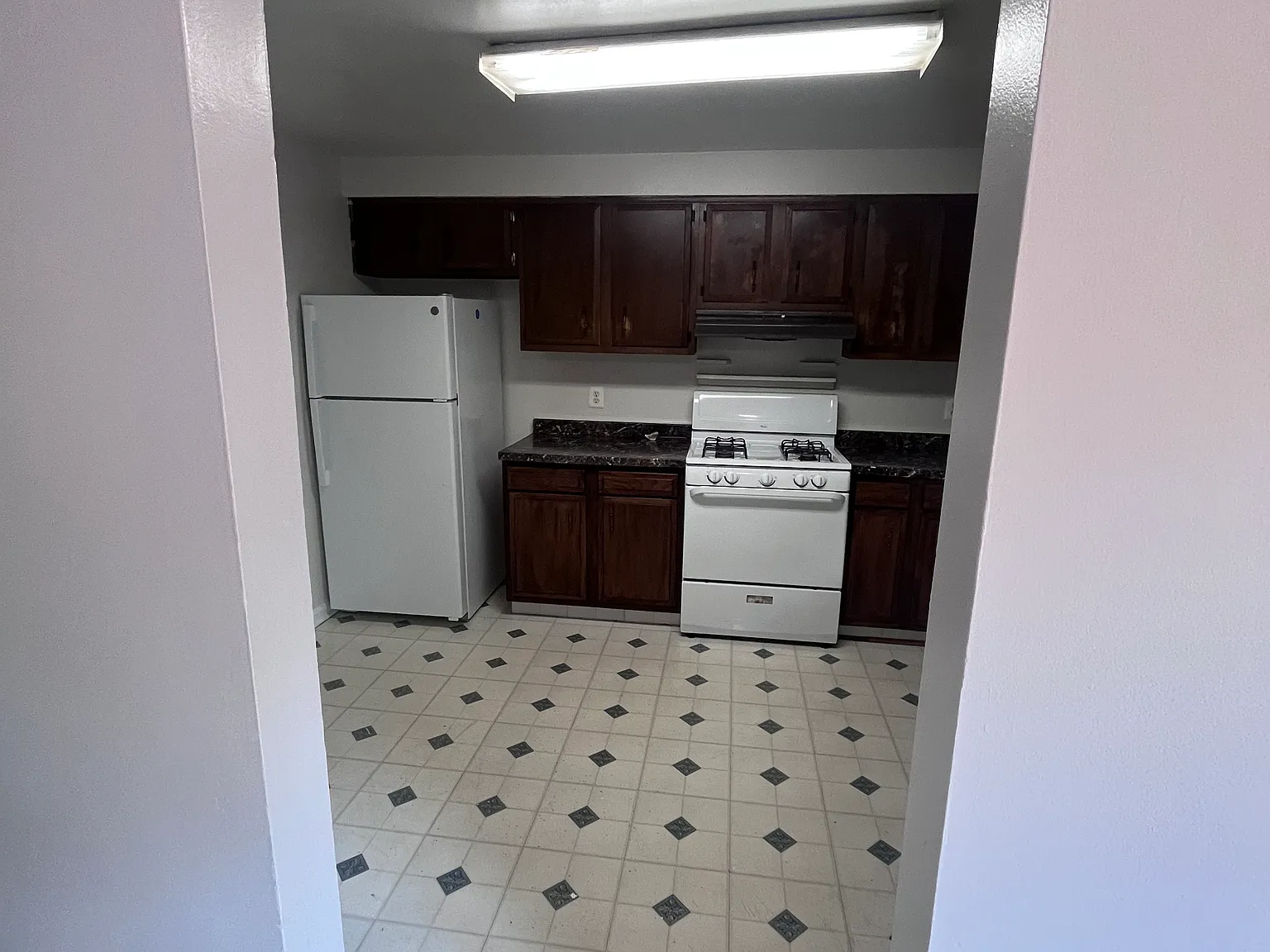 8 bed, 1232 sqft, $7,655 — Photo 3