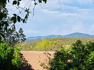 705 Calle Del Resplandor, Santa Fe, NM 87505
