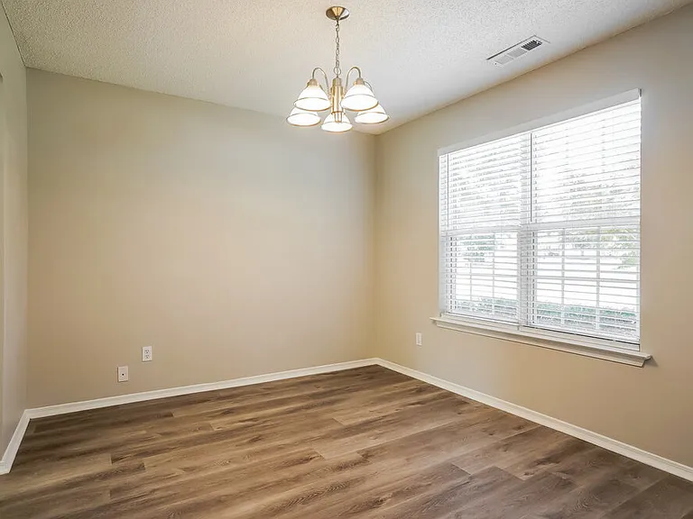 6333 Saybrooke Dr — Photo 7
