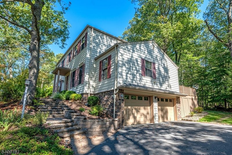 1st image of 5 Elaine Ct